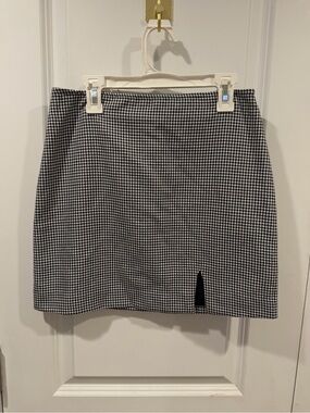 Forever 21 Houndstooth Mini Skirt with Front Slit - Black & White